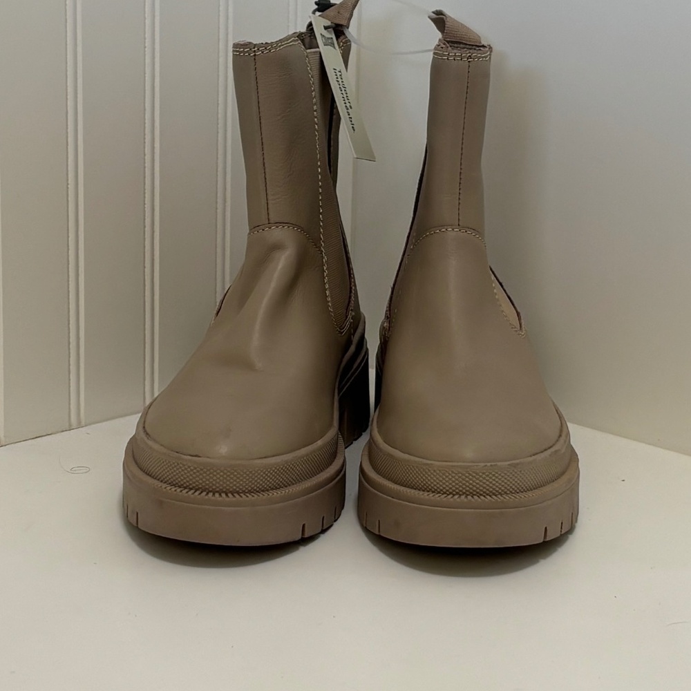 Cougar Swinton Ivory Leather Lug Winter Chelsea Boots Women's Size 7US EUR 37